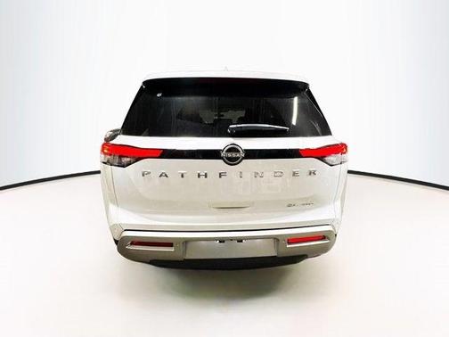 2025 Nissan Pathfinder SL 4WD