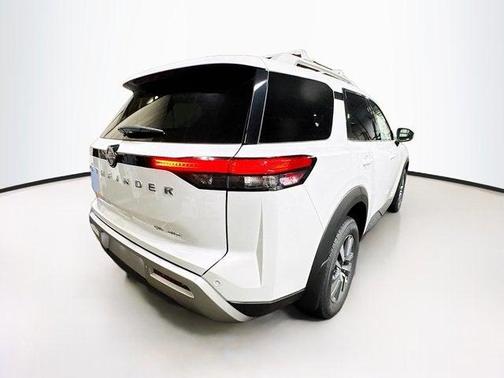 2025 Nissan Pathfinder SL 4WD