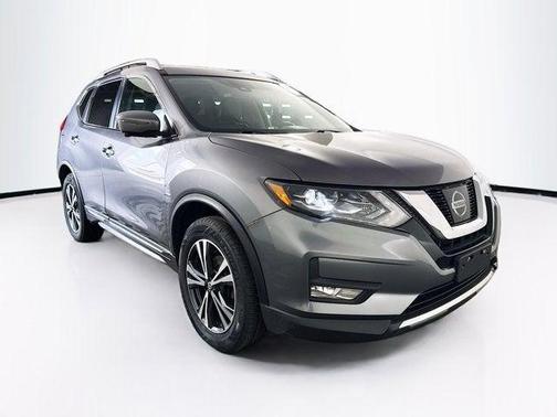 Gun Metallic 2017 Nissan Rogue SL