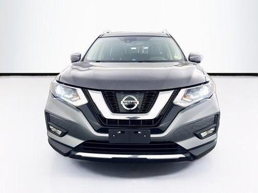 Gun Metallic 2017 Nissan Rogue SL