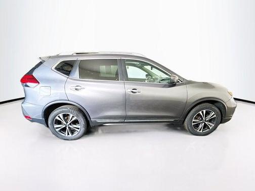 Gun Metallic 2017 Nissan Rogue SL