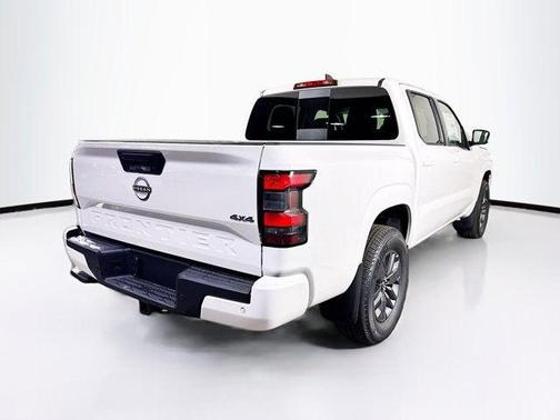 Glacier White 2026 Nissan Frontier SV