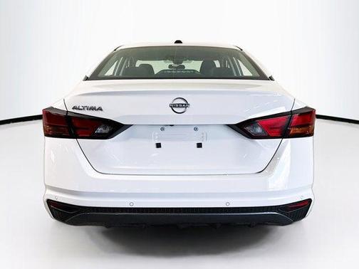 Glacier White 2026 Nissan Altima SV FWD