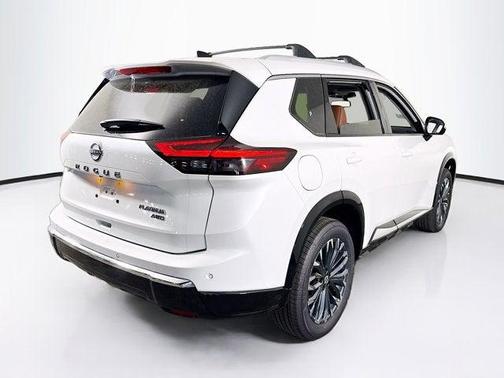 Everest White Pearl Tricoat 2026 Nissan Rogue Platinum