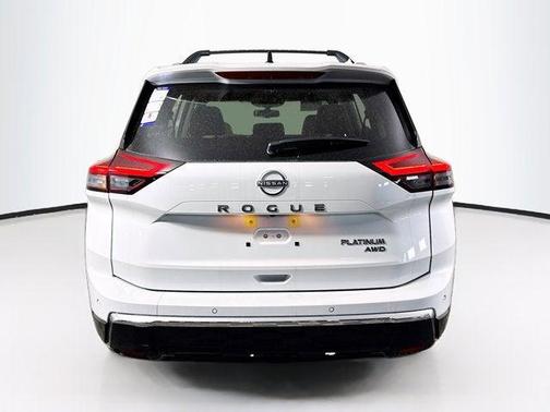 Everest White Pearl Tricoat 2026 Nissan Rogue Platinum