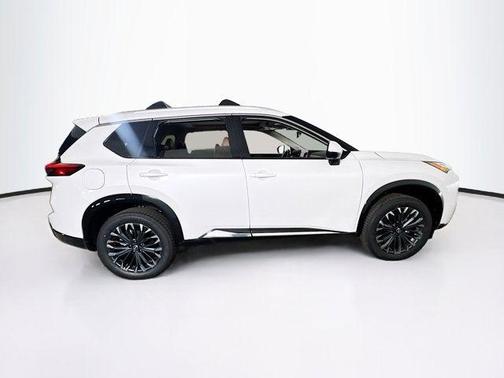 Everest White Pearl Tricoat 2026 Nissan Rogue Platinum