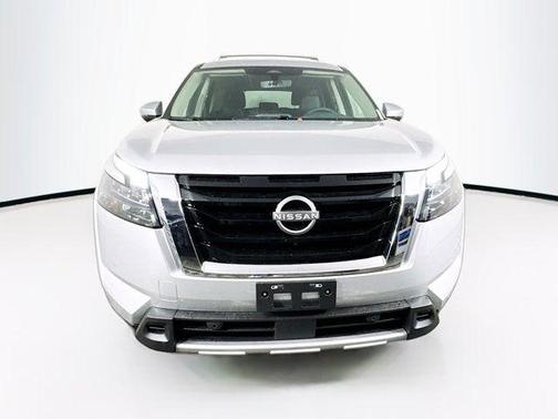 2025 Nissan Pathfinder SL 4WD