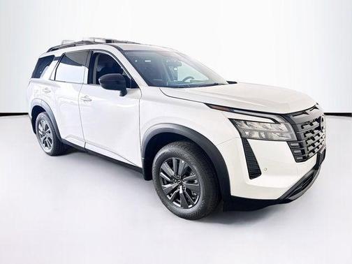 Everest White Pearl Tricoat 2026 Nissan Pathfinder SV
