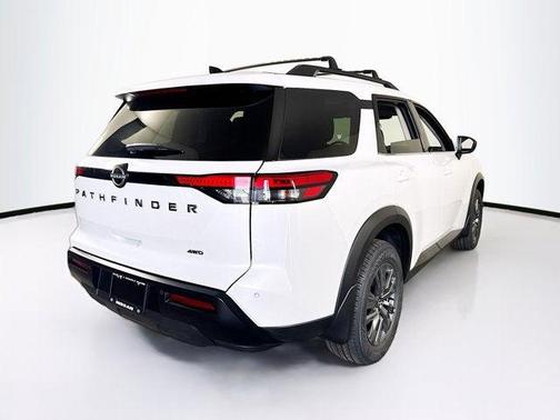 Everest White Pearl Tricoat 2026 Nissan Pathfinder SV