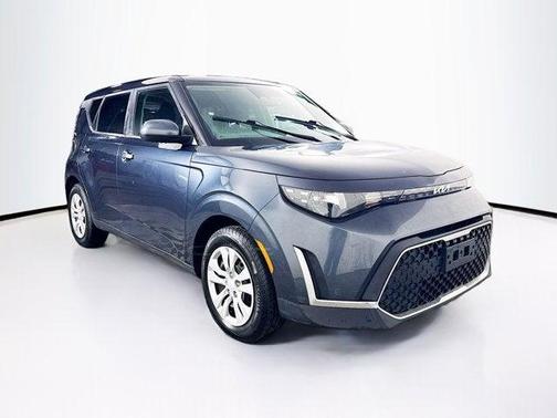 Gravity Gray 2023 Kia Soul LX