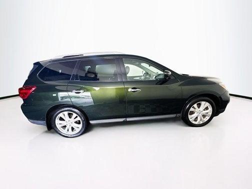 2019 Nissan Pathfinder SL