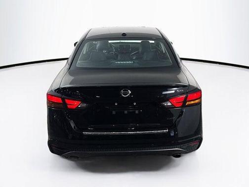 2022 Nissan Altima SR Intelligent AWD