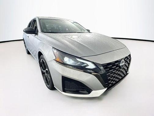 2025 Nissan Altima SR FWD