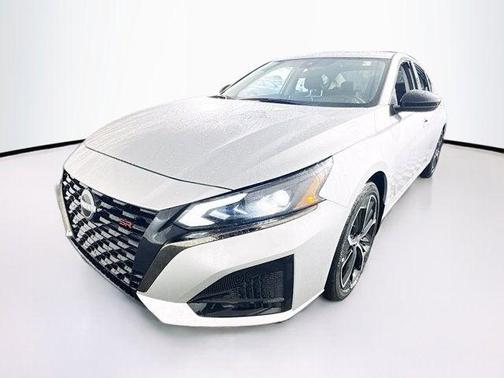 2025 Nissan Altima SR FWD
