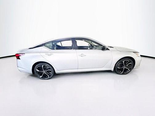 2025 Nissan Altima SR FWD