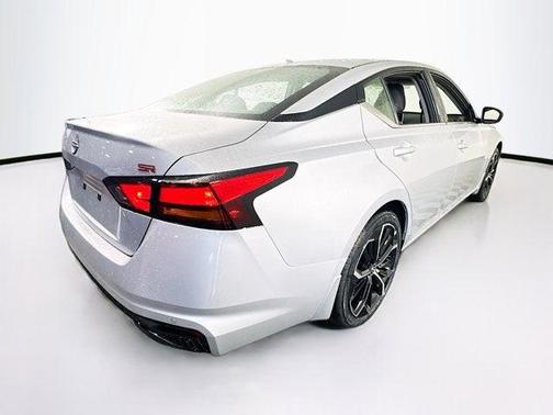 2025 Nissan Altima SR FWD