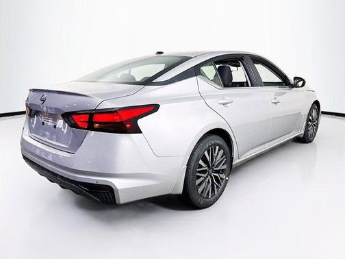 Brilliant Silver Metallic 2026 Nissan Altima SV FWD