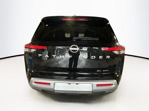 2025 Nissan Pathfinder SL 4WD