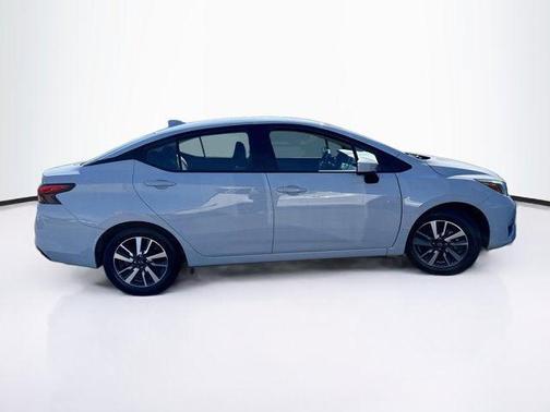 Gray Sky Pearl 2025 Nissan Versa 1.6 SV