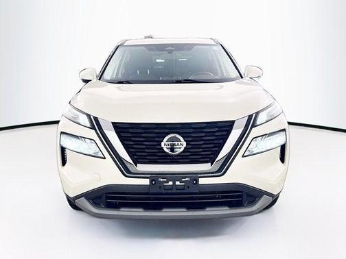 Pearl White Tricoat 2021 Nissan Rogue SV
