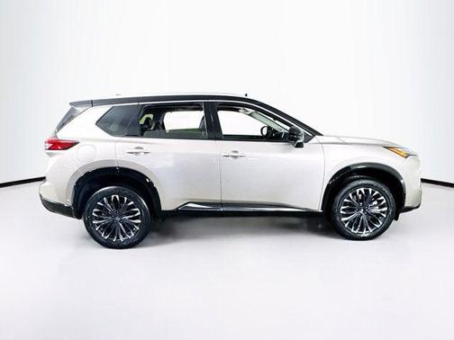 Champagne Silver Metallic/Super Black 2026 Nissan Rogue Platinum