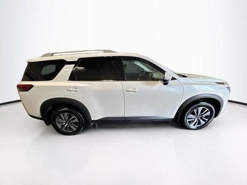 2024 Nissan Pathfinder SL 4WD