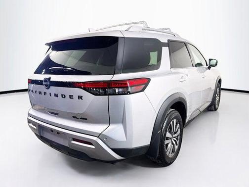 2023 Nissan Pathfinder SL 4WD