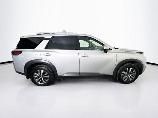 2023 Nissan Pathfinder SL 4WD