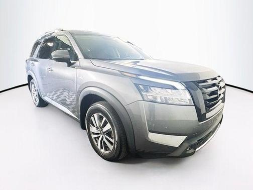 2022 Nissan Pathfinder SL 4WD