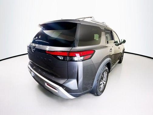 2022 Nissan Pathfinder SL 4WD