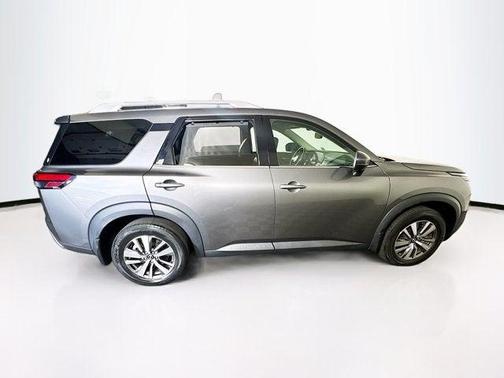 2022 Nissan Pathfinder SL 4WD