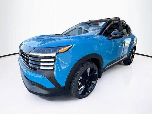 Arctic Ice Blue Metallic/Super Black 2026 Nissan Kicks SR
