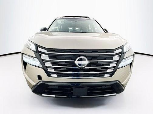 Champagne Silver Metallic/Super Black 2026 Nissan Rogue Platinum