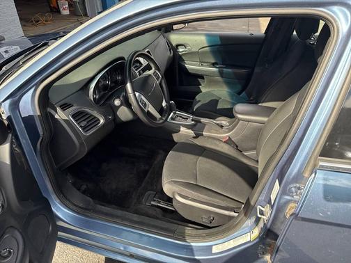 2011 Chrysler 200 Touring