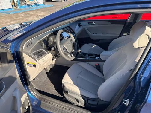 2017 Hyundai SONATA SE