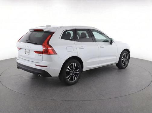 Crystal White Metallic 2020 Volvo XC60 T5 Momentum