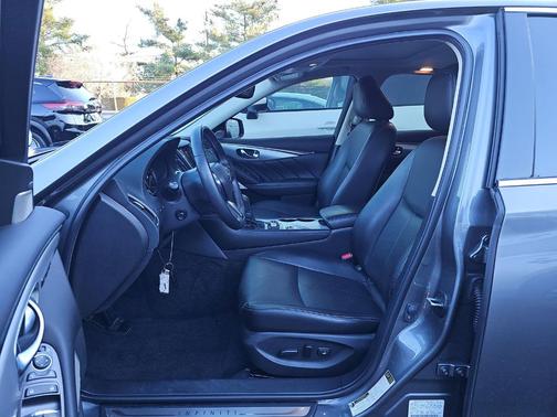 2023 INFINITI Q50 LUXE