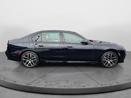 2025 BMW 740 i xDrive