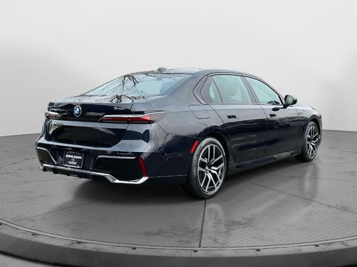 2025 BMW 740 i xDrive