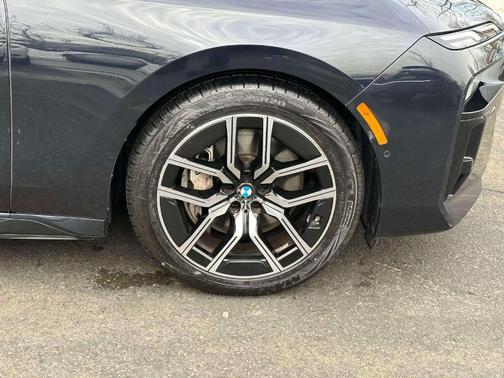 2025 BMW 740 i xDrive