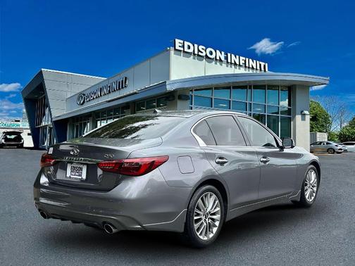 2022 INFINITI Q50 LUXE