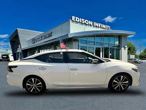 2022 Nissan Maxima SV