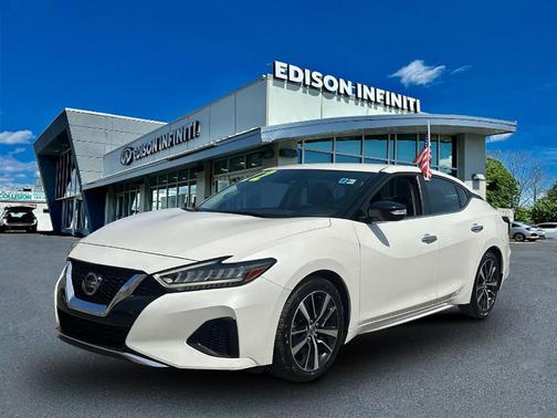 2022 Nissan Maxima SV