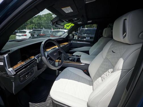 2025 Cadillac Escalade Sport Platinum