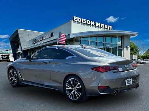 2022 INFINITI Q60 LUXE