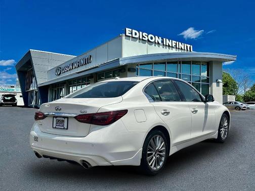 2022 INFINITI Q50 LUXE