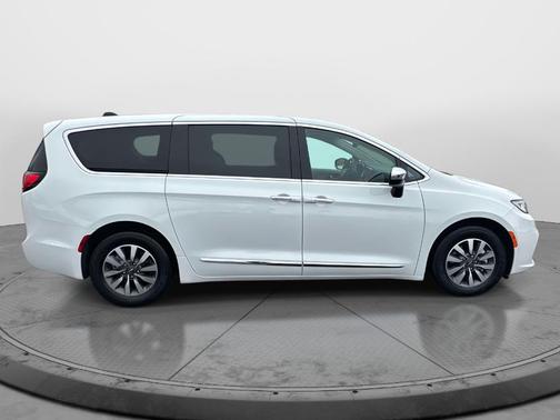 2023 Chrysler Pacifica Hybrid Limited
