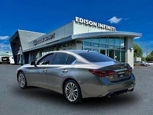2022 INFINITI Q50 LUXE