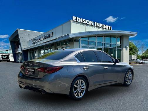 2022 INFINITI Q50 LUXE