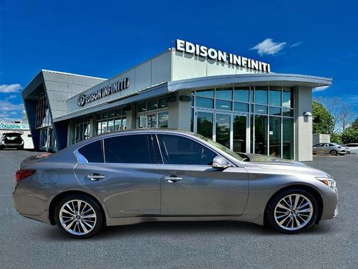 2022 INFINITI Q50 LUXE
